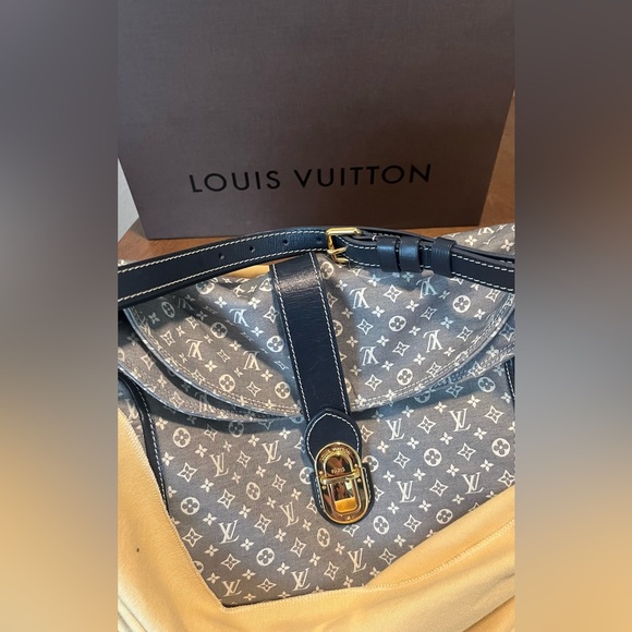Louis Vuitton matching shoes with hand bag navy blue, the handbag is new. - Picture 7 of 9